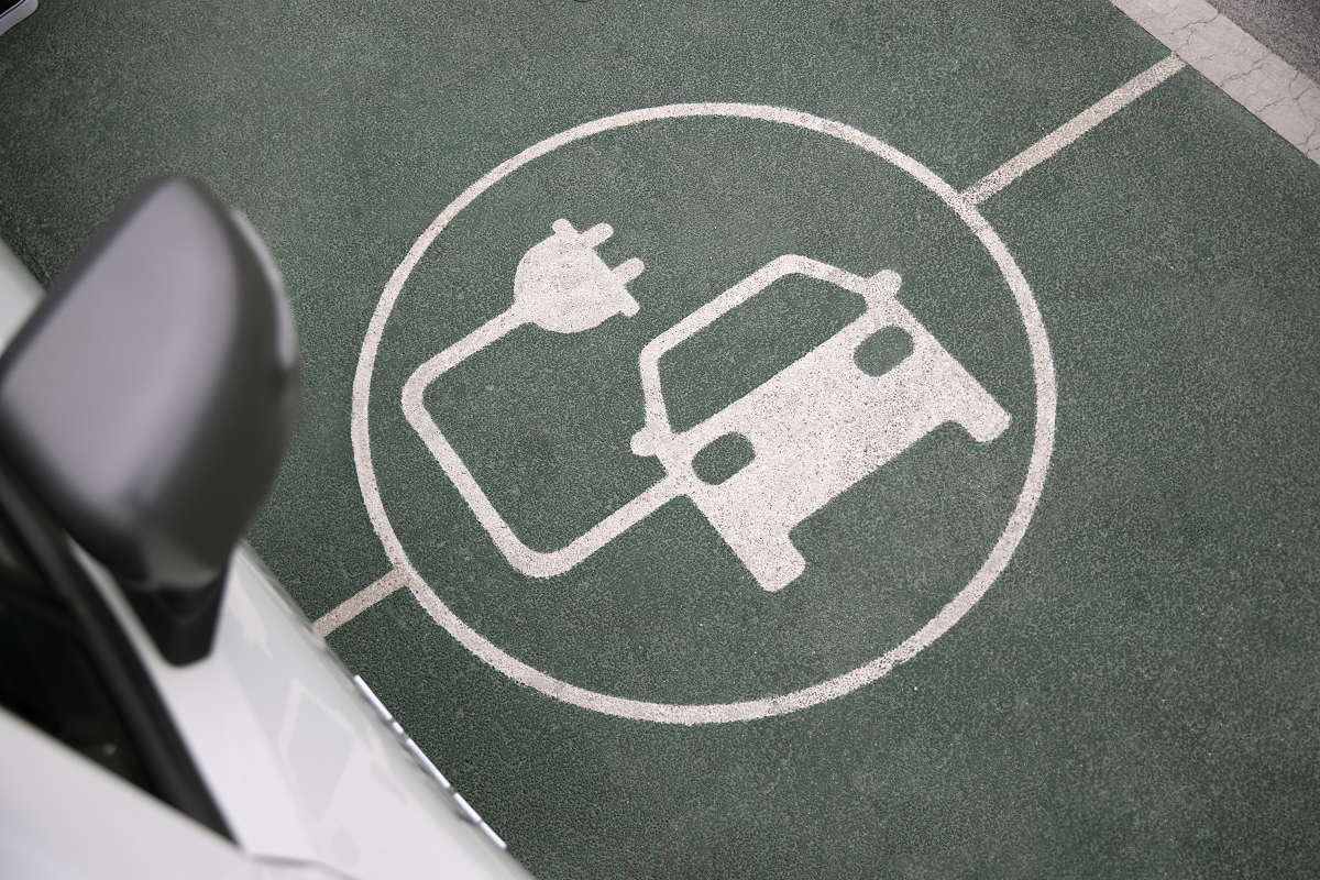 España se sitúa a la cola de la UE en vehículos electrificados y puntos de recarga
