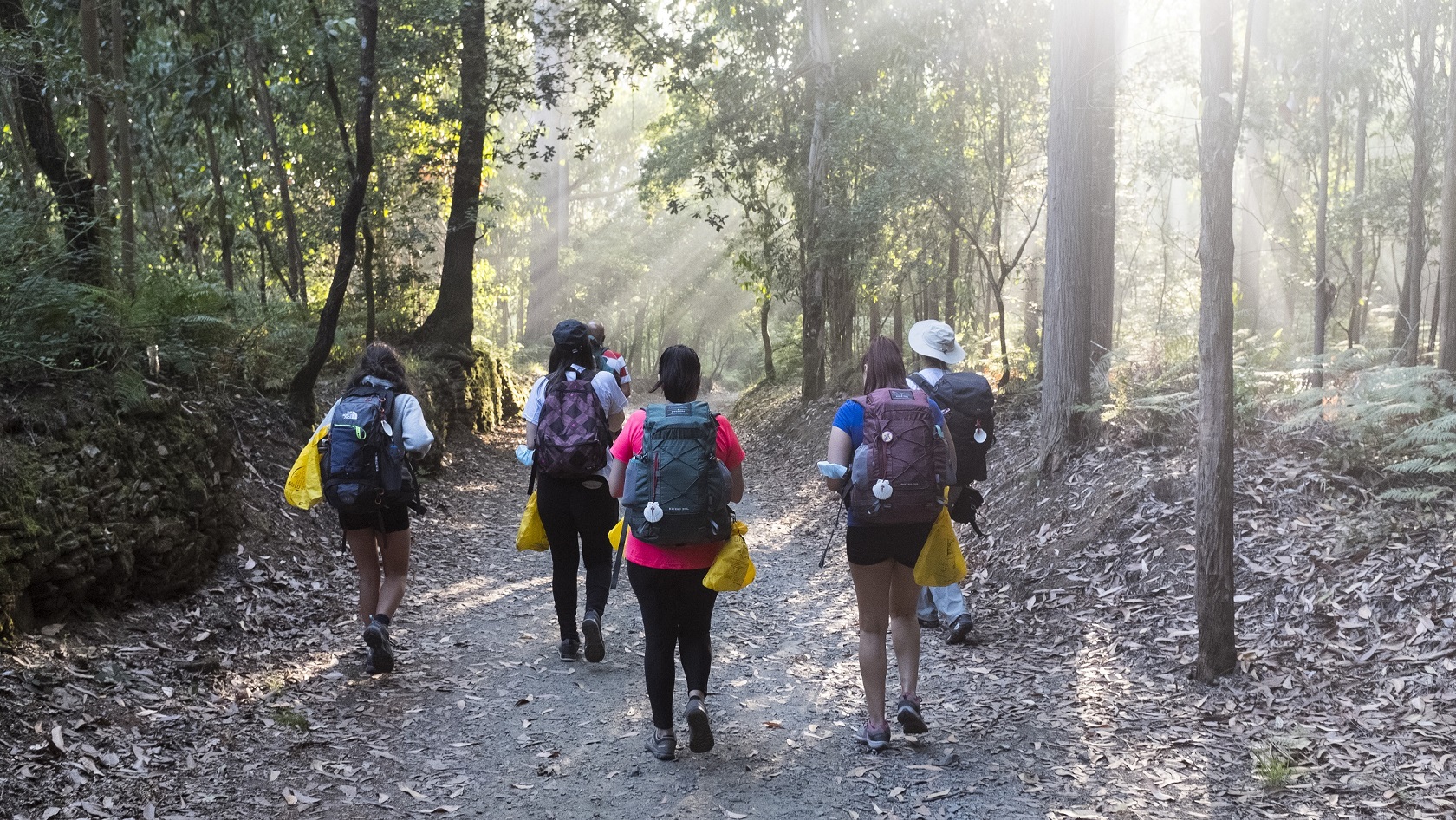 Peregrinos en el Camino del Reciclaje dentro del Camino de Santiago