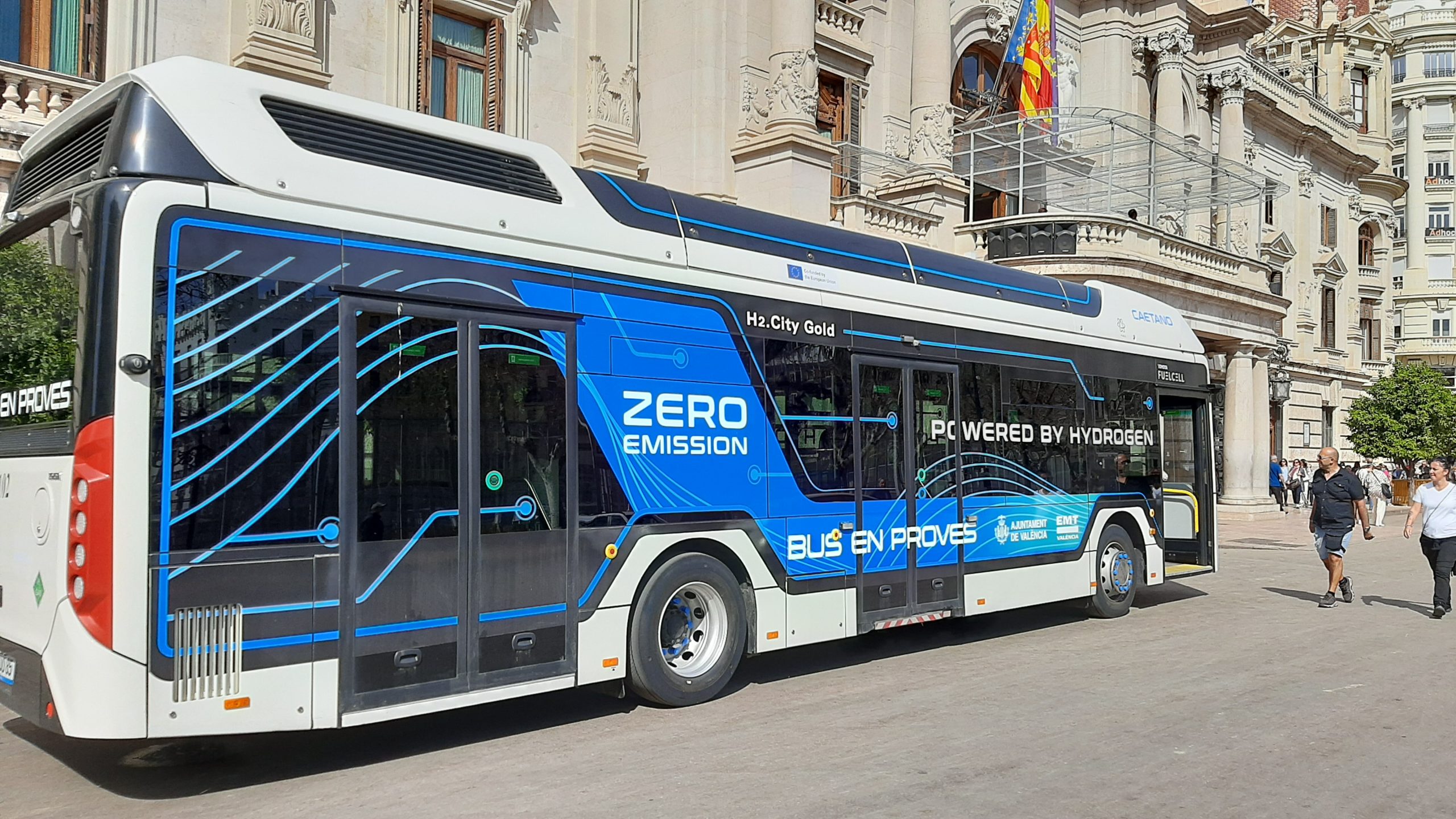 València prueba por primera vez un autobús urbano de hidrógeno verde