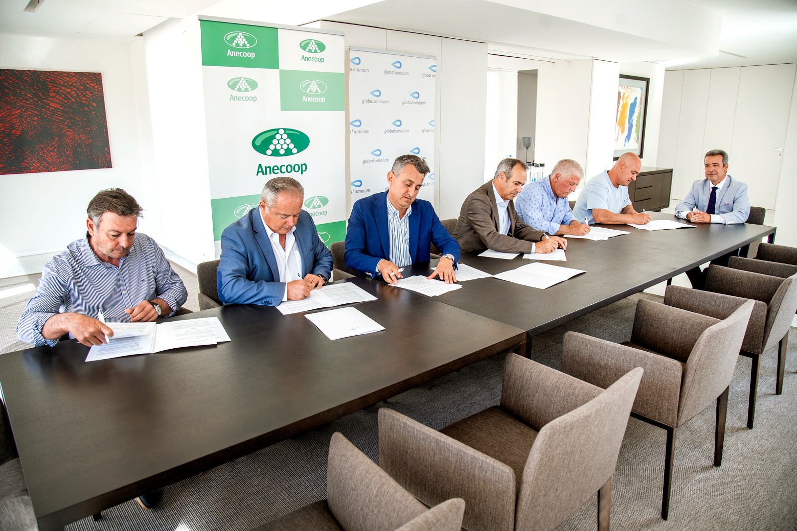 Firma del acuerdo para medir la huella hídrica