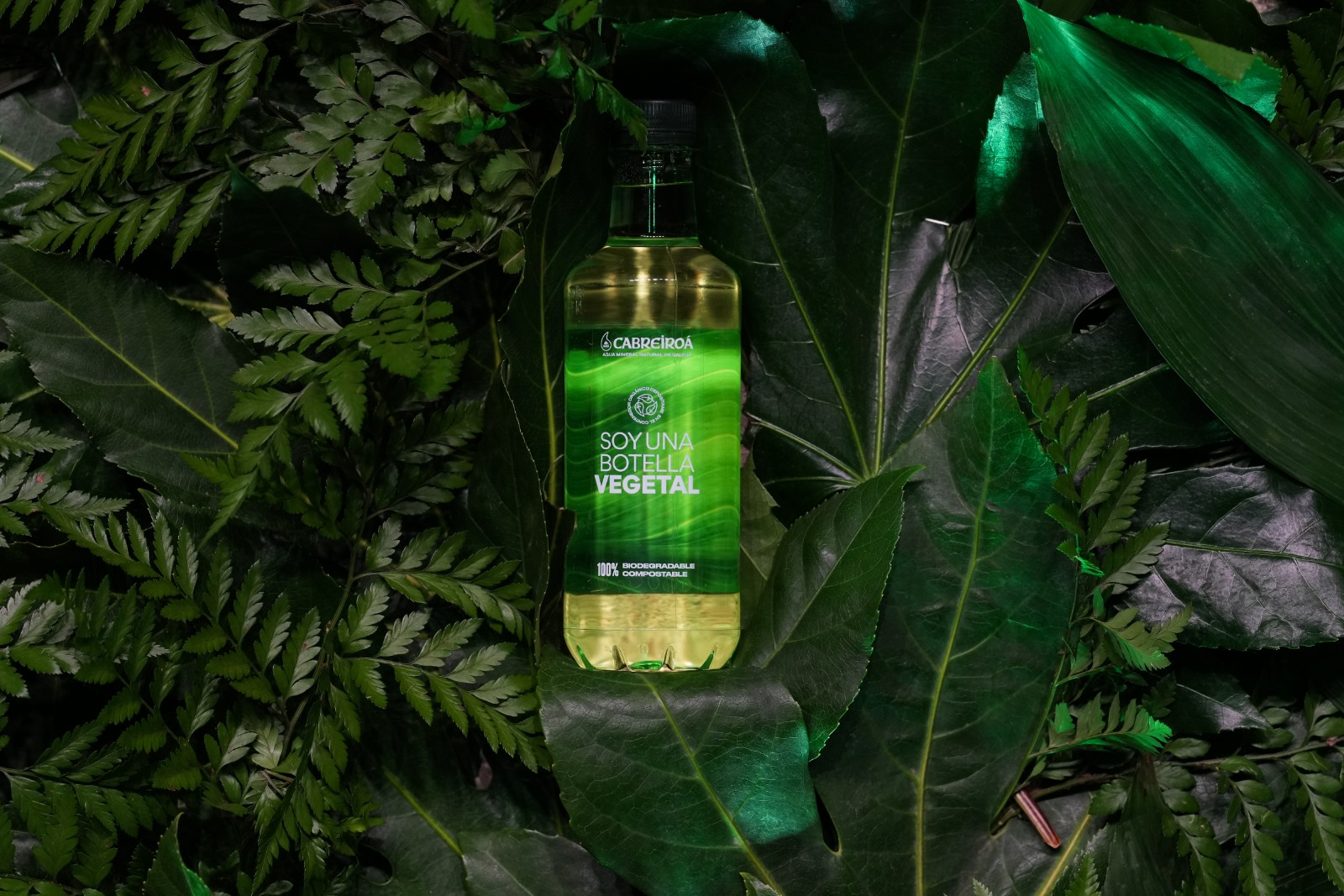 Botella con origen vegetal de Cabreiroá 100% biodegradable y compostable