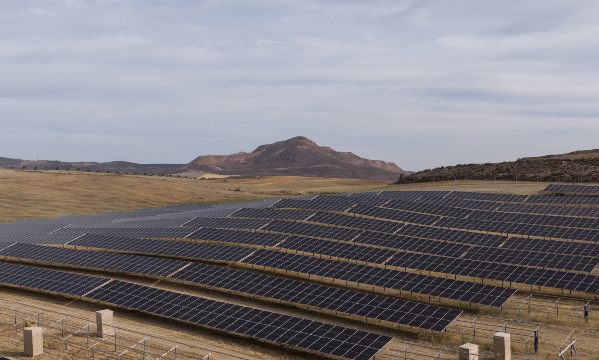 Parque solar en la localidad granadina de Alhendín en construcción con una instalación fotovoltaica