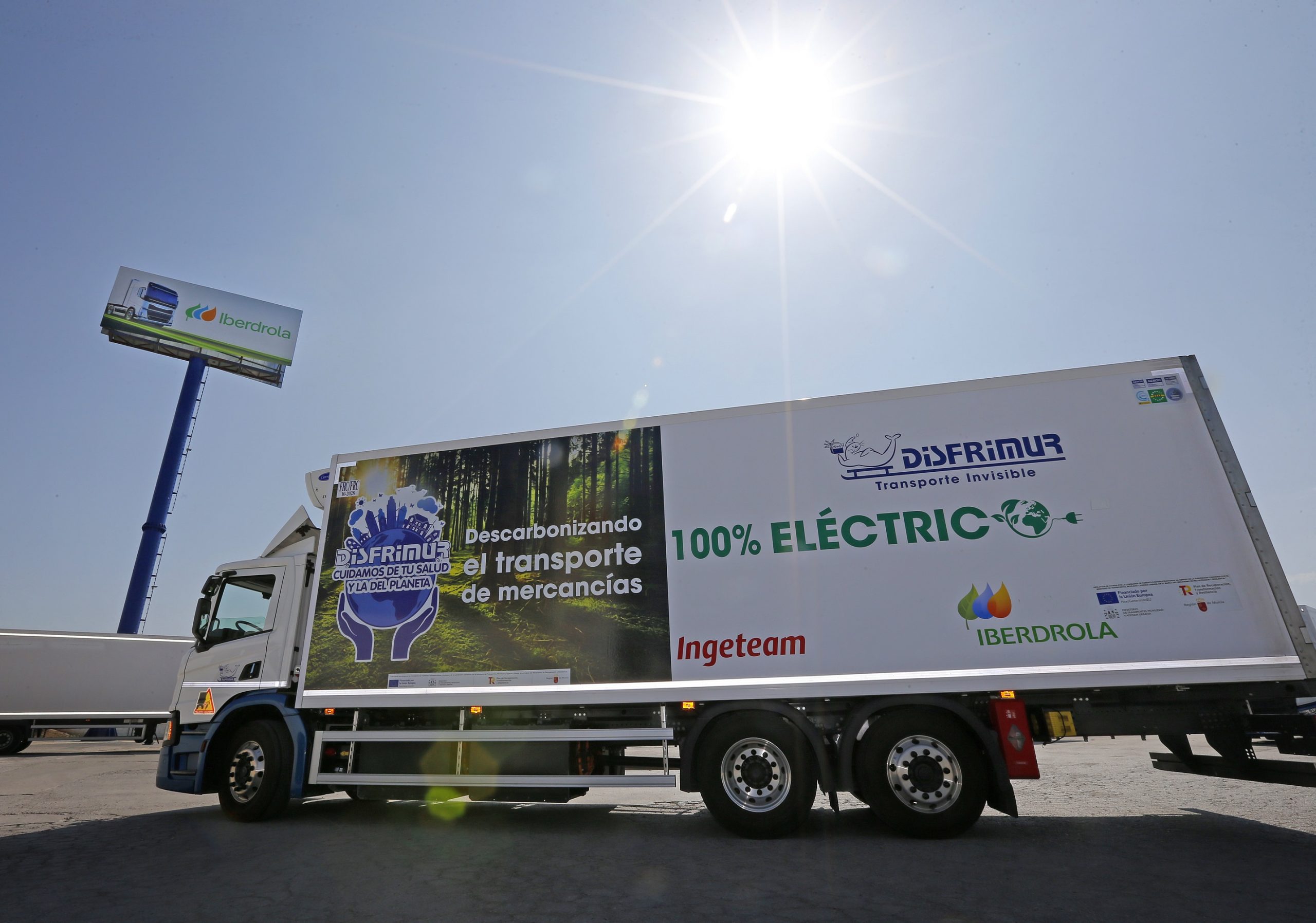 Panel informativo de los puntos de recarga para camiones eléctricos