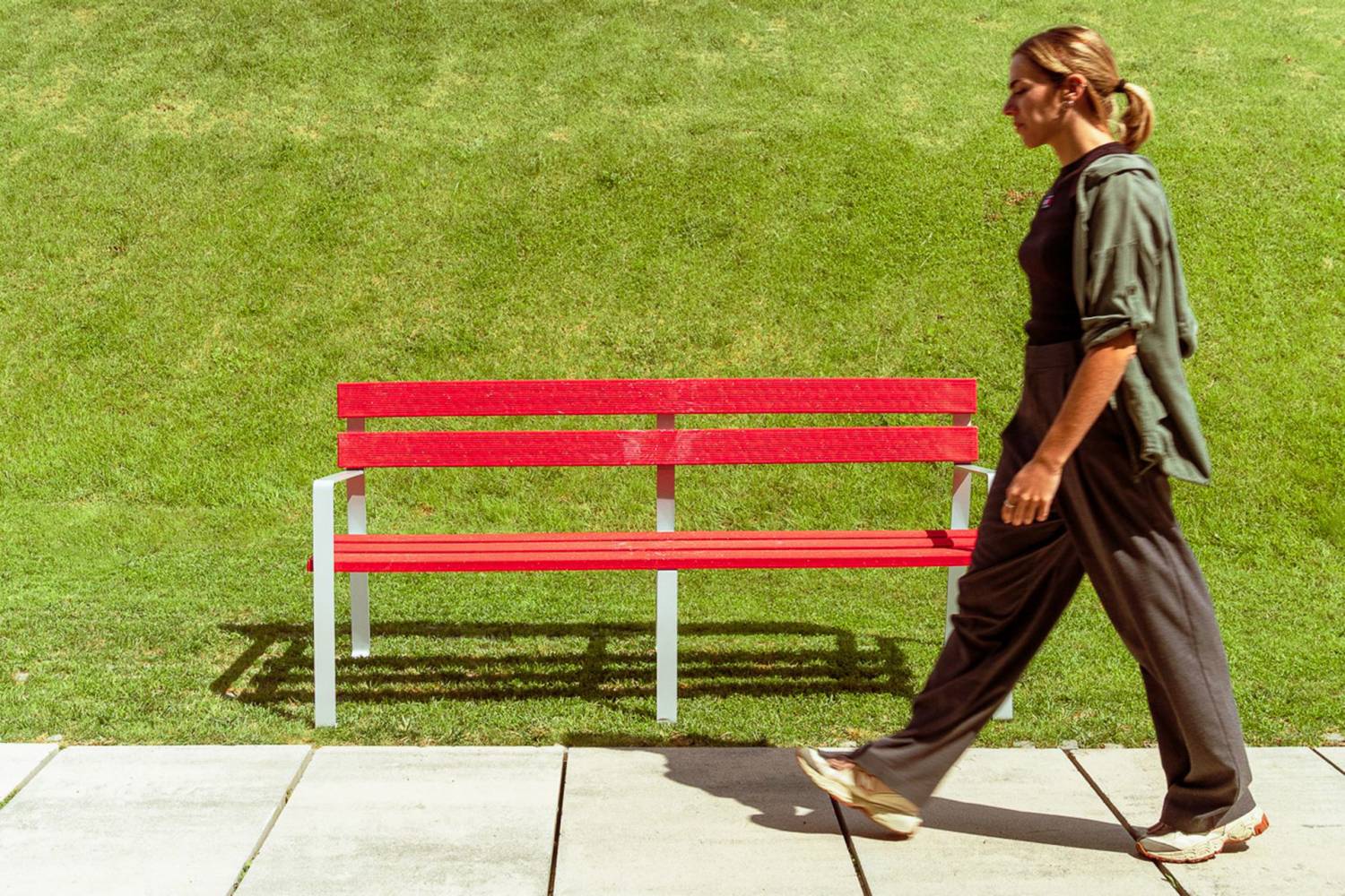 Bancos fabricados con tarjetas bancarias recicladas